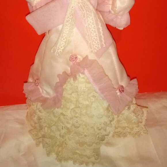 DANBURY MINT PORCELAIN MOTHER & DAUGHTER DOLLS CALLED " A MOTHER' LOVING TOUCH" - Picture 10 of 16